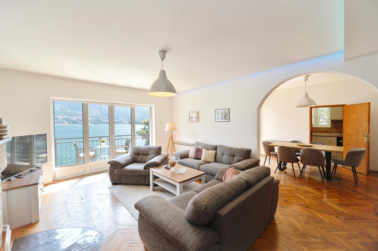 House 44 Seafront Apartments Cattaro Esterno foto