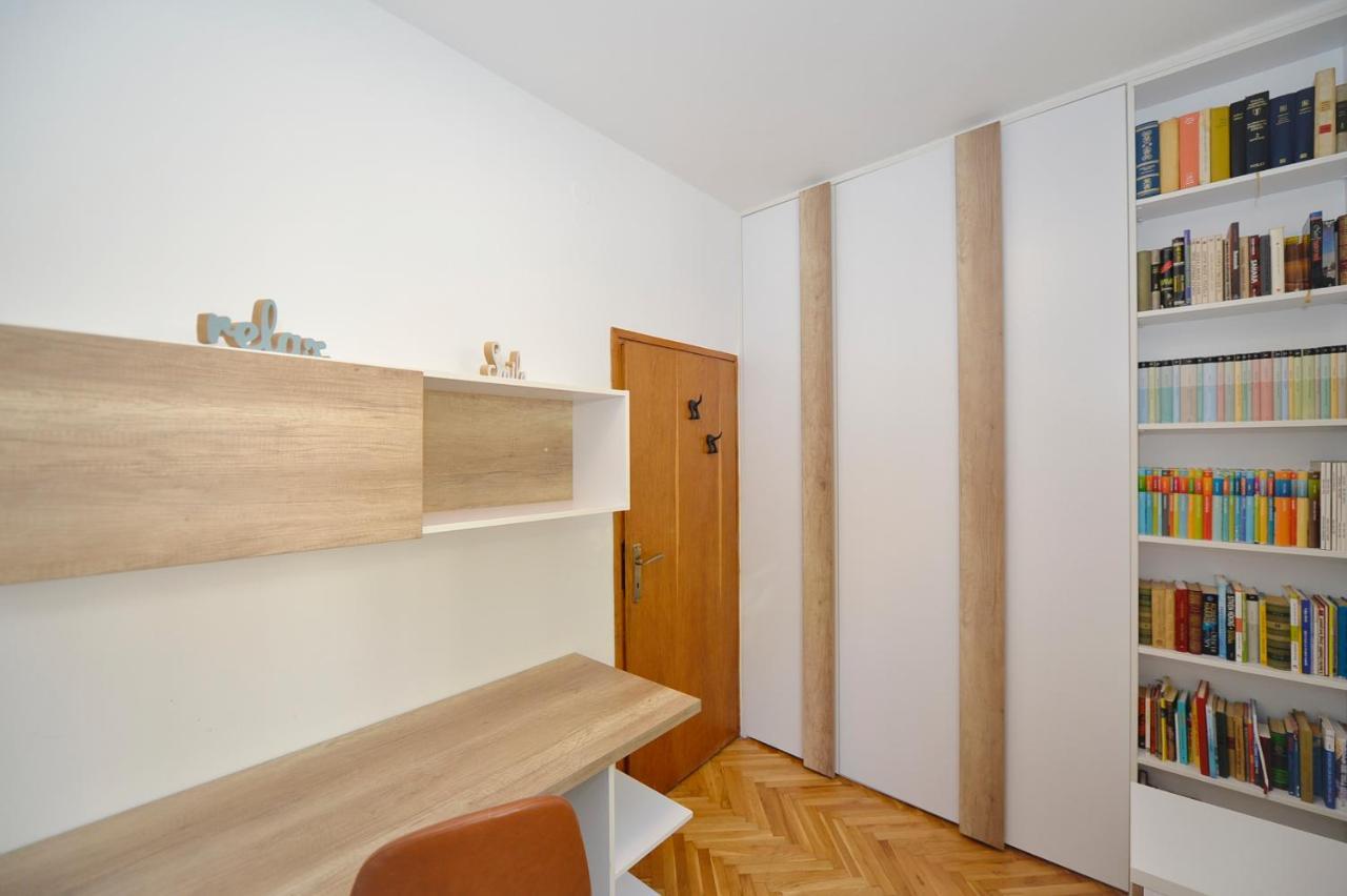 House 44 Seafront Apartments Cattaro Esterno foto
