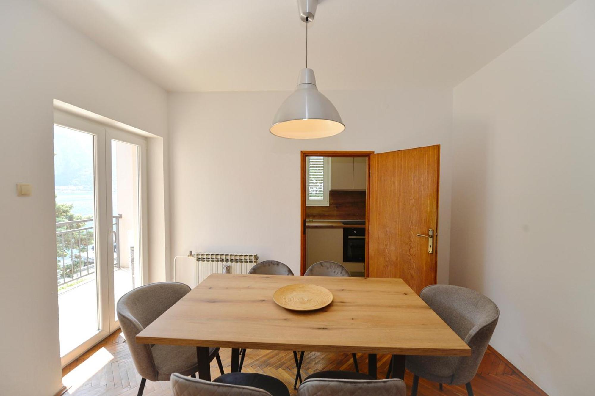 House 44 Seafront Apartments Cattaro Esterno foto