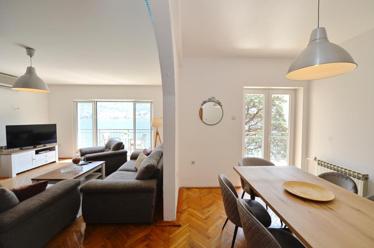 House 44 Seafront Apartments Cattaro Esterno foto