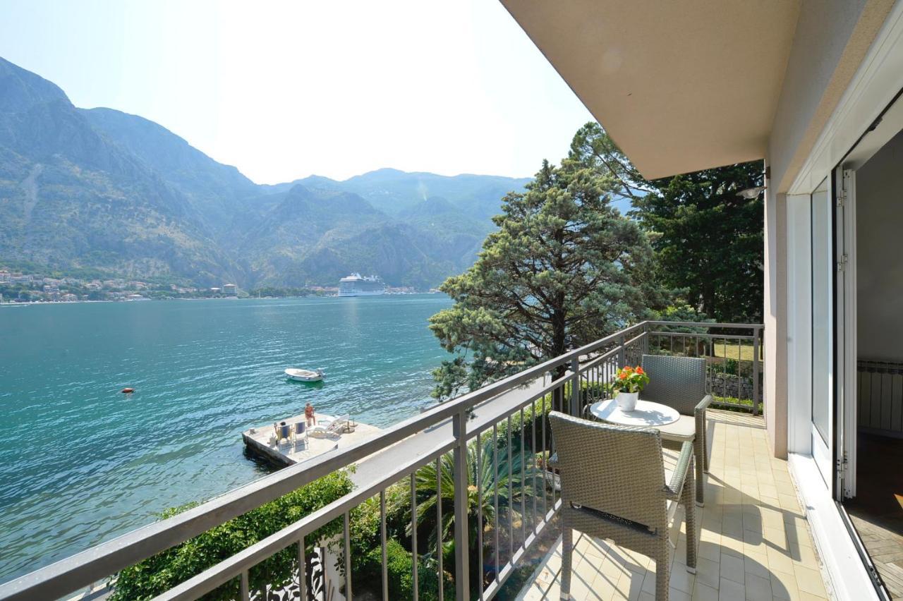 House 44 Seafront Apartments Cattaro Esterno foto