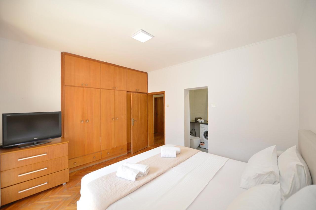House 44 Seafront Apartments Cattaro Esterno foto