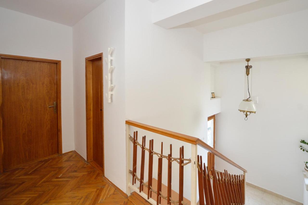House 44 Seafront Apartments Cattaro Esterno foto