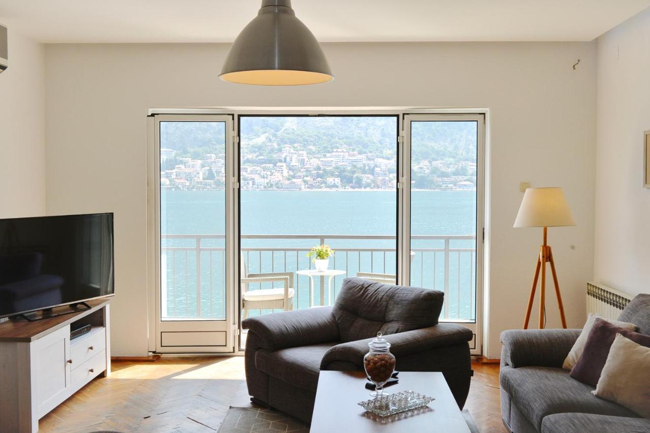House 44 Seafront Apartments Cattaro Esterno foto