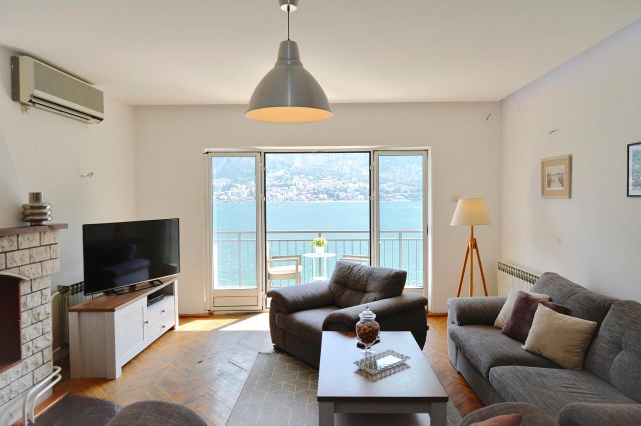 House 44 Seafront Apartments Cattaro Esterno foto