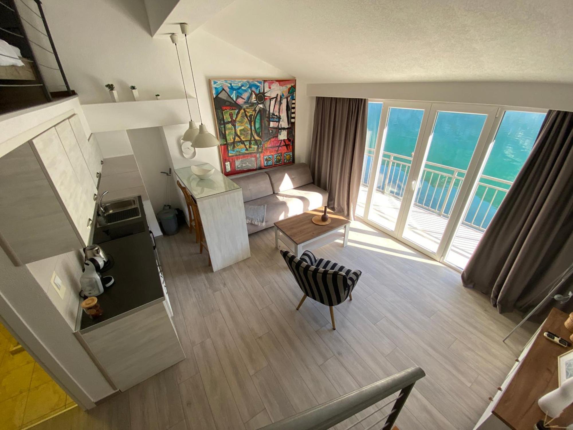 House 44 Seafront Apartments Cattaro Esterno foto