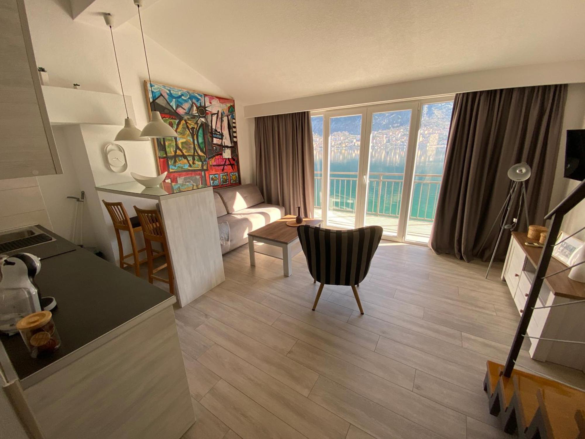 House 44 Seafront Apartments Cattaro Esterno foto