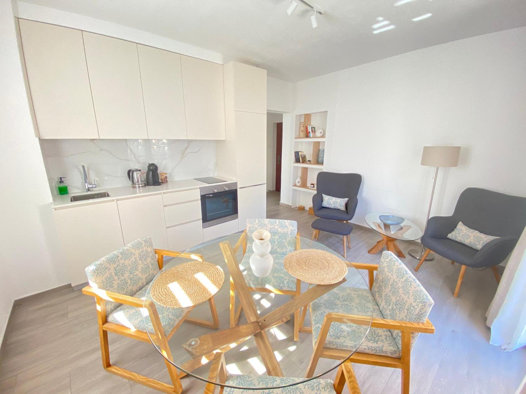 House 44 Seafront Apartments Cattaro Esterno foto