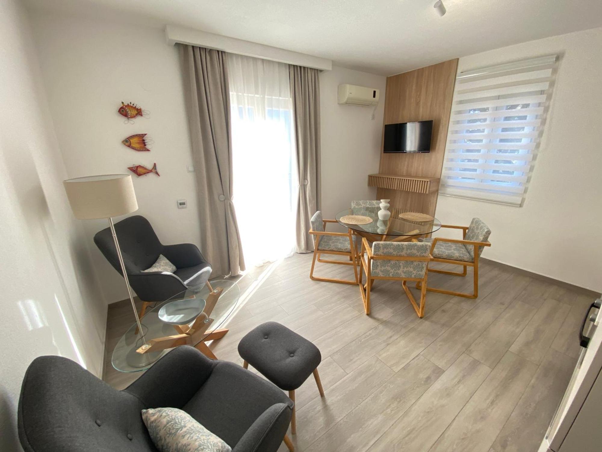 House 44 Seafront Apartments Cattaro Esterno foto