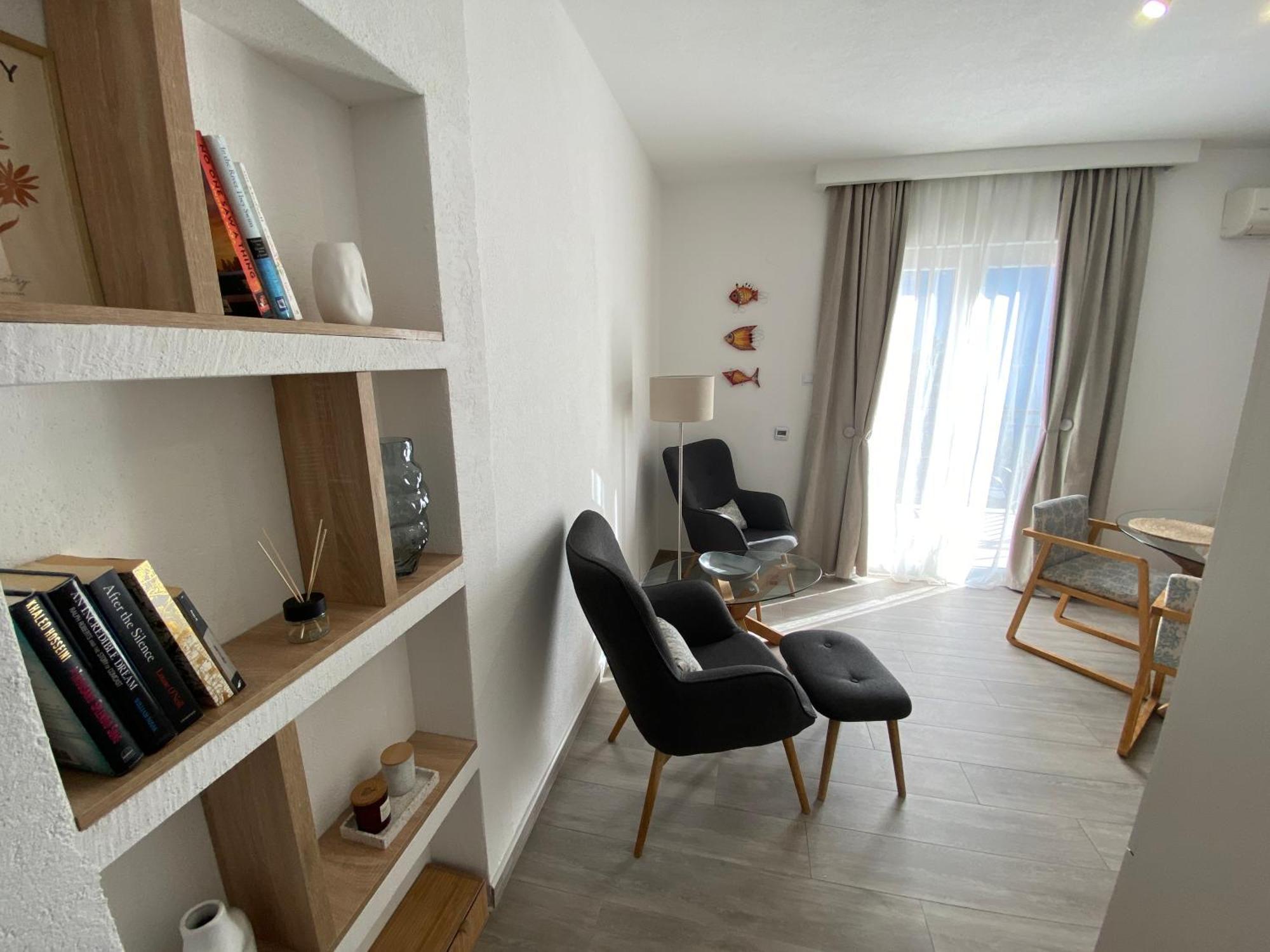 House 44 Seafront Apartments Cattaro Esterno foto