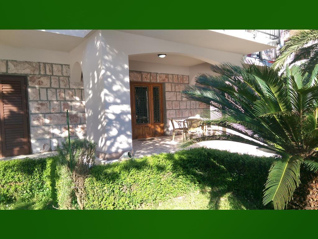 House 44 Seafront Apartments Cattaro Esterno foto