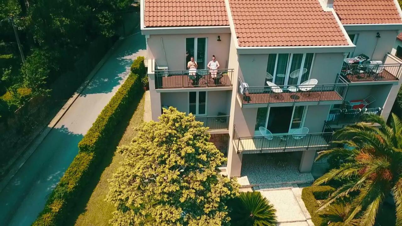 House 44 Seafront Apartments Cattaro Esterno foto
