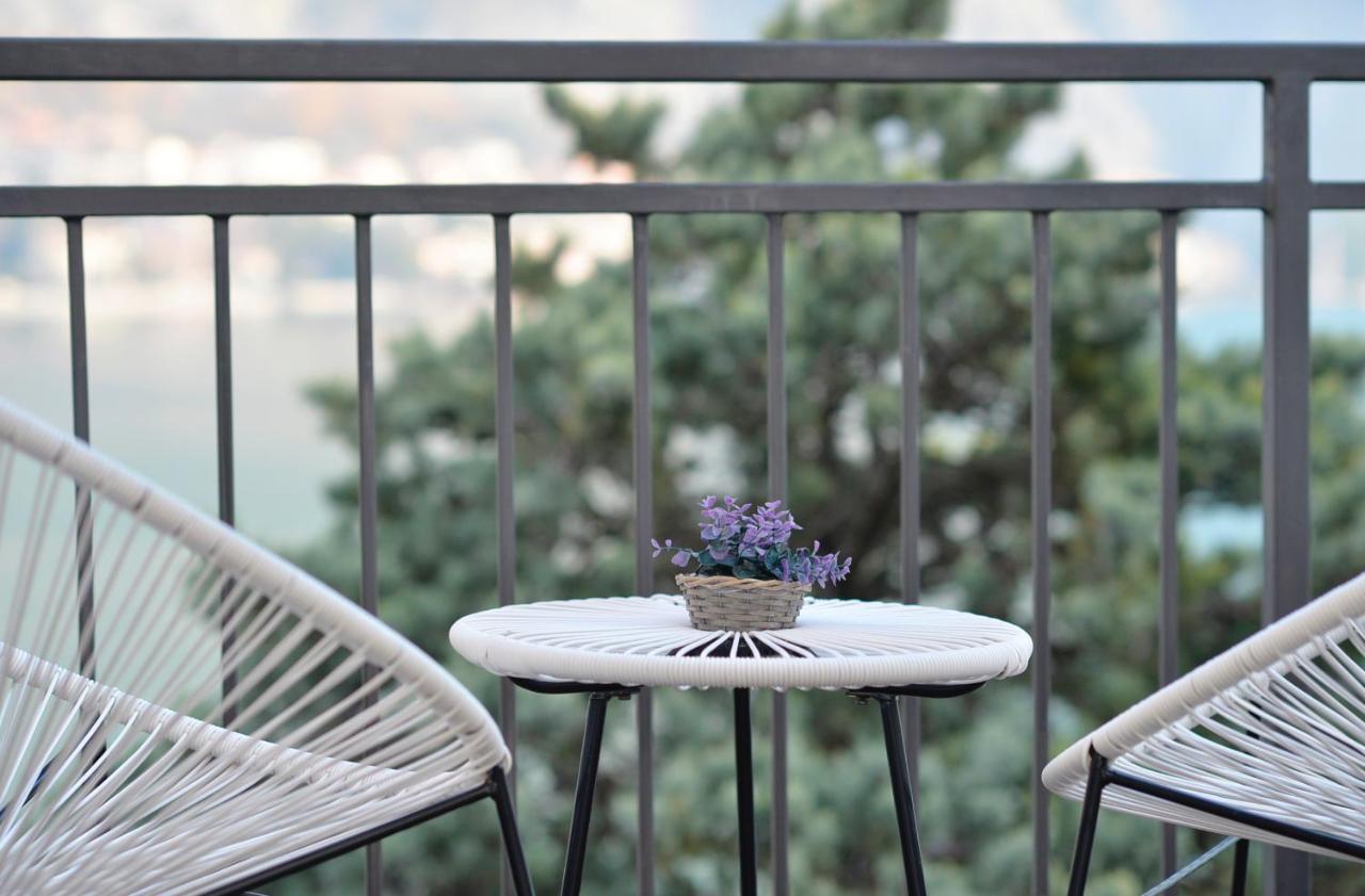 House 44 Seafront Apartments Cattaro Esterno foto