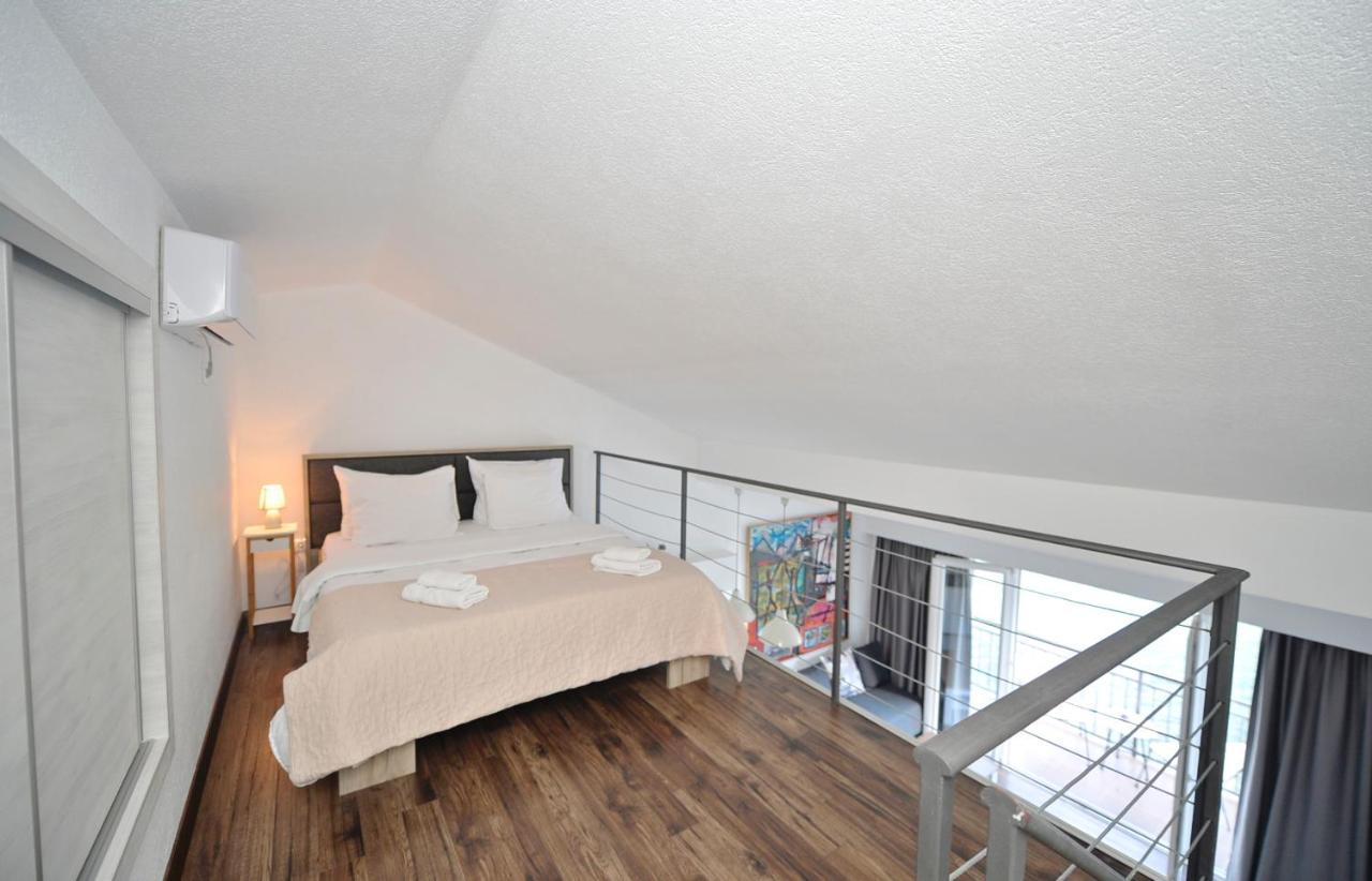 House 44 Seafront Apartments Cattaro Esterno foto