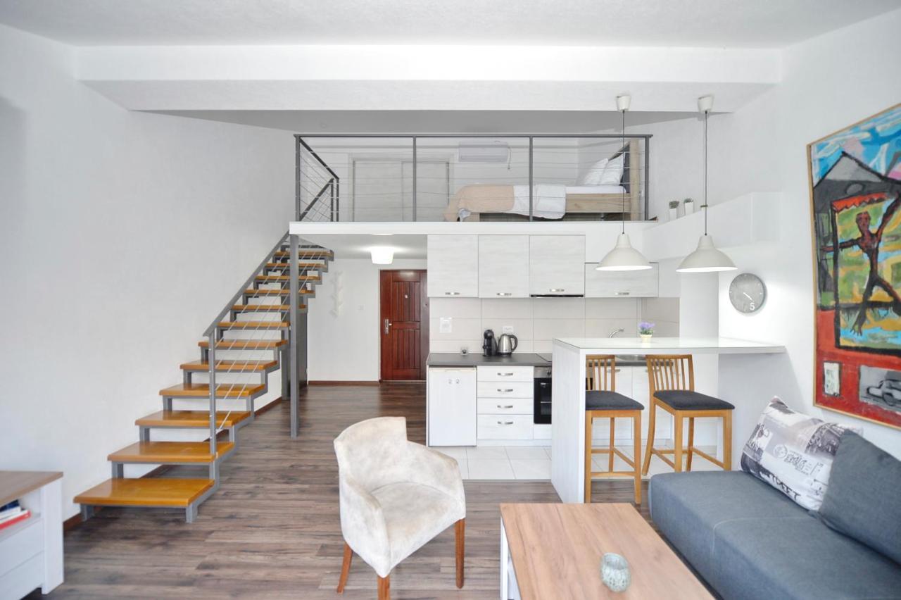 House 44 Seafront Apartments Cattaro Esterno foto