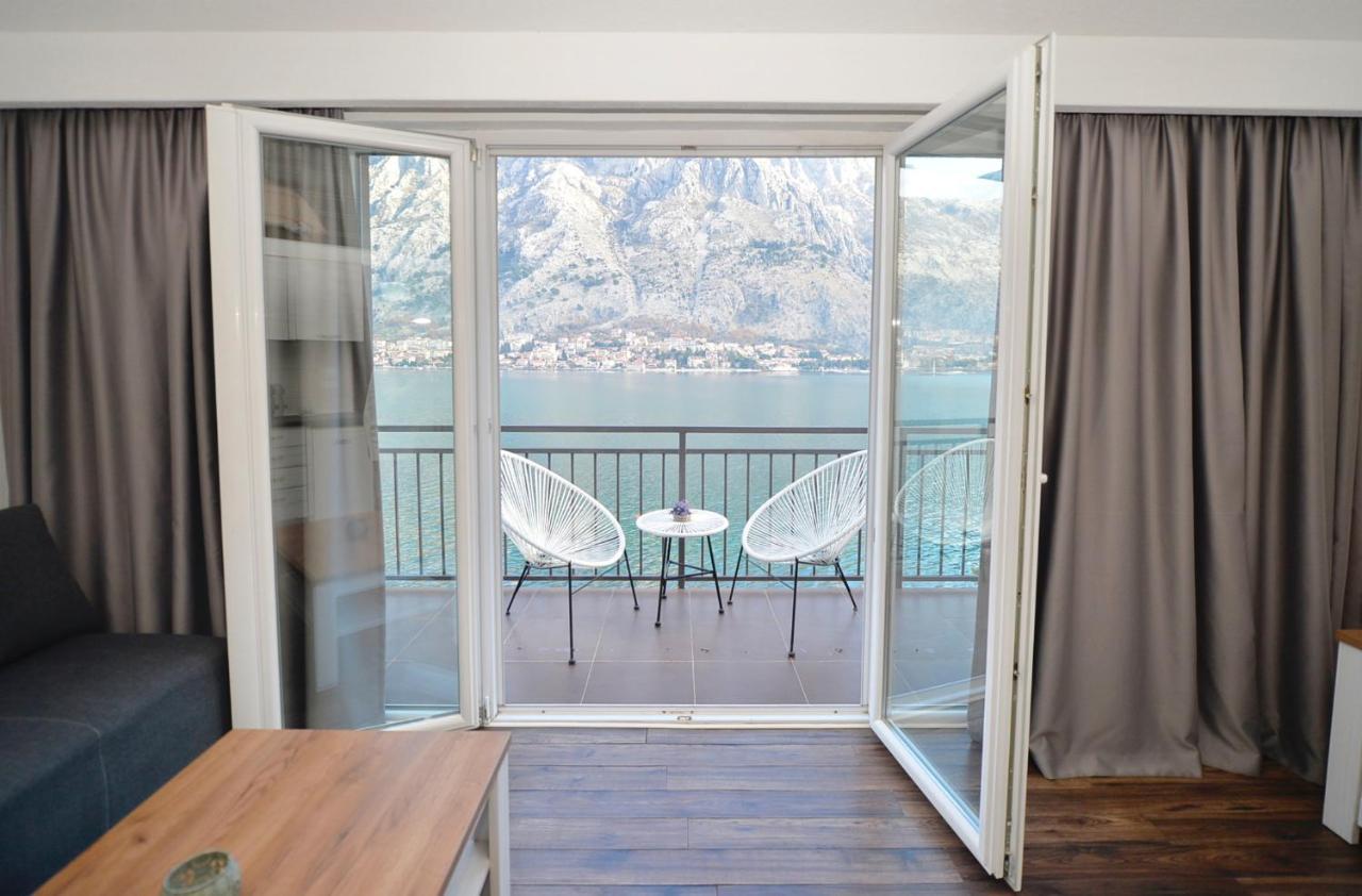 House 44 Seafront Apartments Cattaro Esterno foto